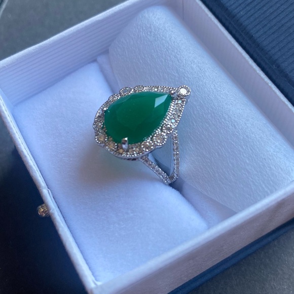 Pear Cut 4.88 ct Emerald Dinner Ring in Sterling Silver size 7.25 - Picture 6 of 16